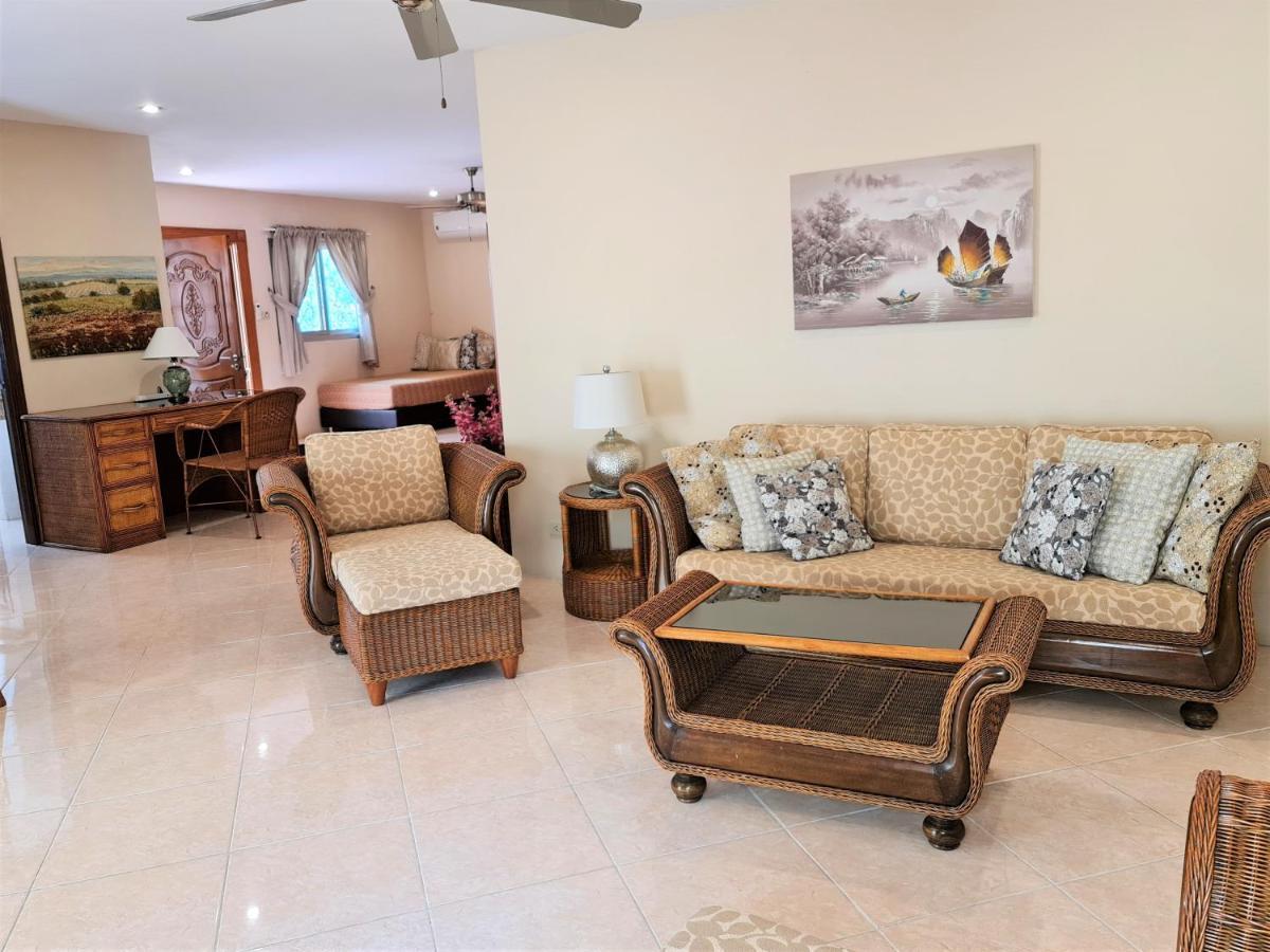 Butterfly Garden Boutique Residences By Frasier, A Lifestyle Destination Apt And Villas 1 To 3 Bedroom Units, 2 Full Bathrooms, Rain Shower, Spa Bath, Complete Kitchen, Staff 24-7,Fast Fiber Optic Wifi, 55" Smart Tv'S, Free Bbq, Pattaya Εξωτερικό φωτογραφία