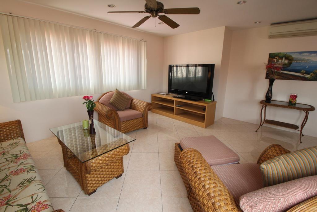 Butterfly Garden Boutique Residences By Frasier, A Lifestyle Destination Apt And Villas 1 To 3 Bedroom Units, 2 Full Bathrooms, Rain Shower, Spa Bath, Complete Kitchen, Staff 24-7,Fast Fiber Optic Wifi, 55" Smart Tv'S, Free Bbq, Pattaya Εξωτερικό φωτογραφία